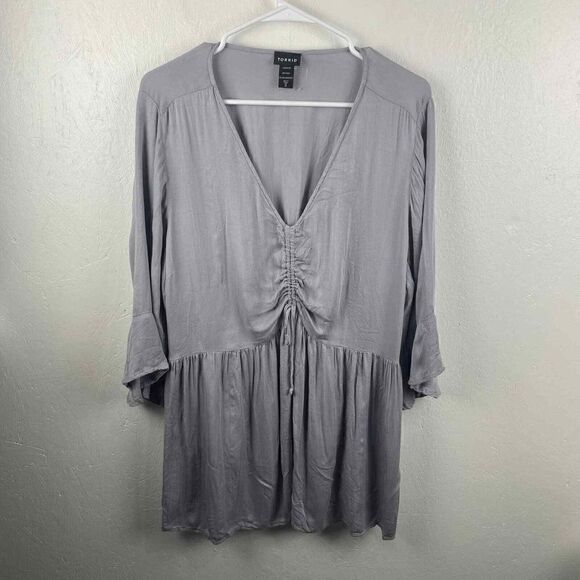 Torrid Gray 100% Rayon Ruffle Cinched Tunic Style Top Size 2 - Picture 8 of 8